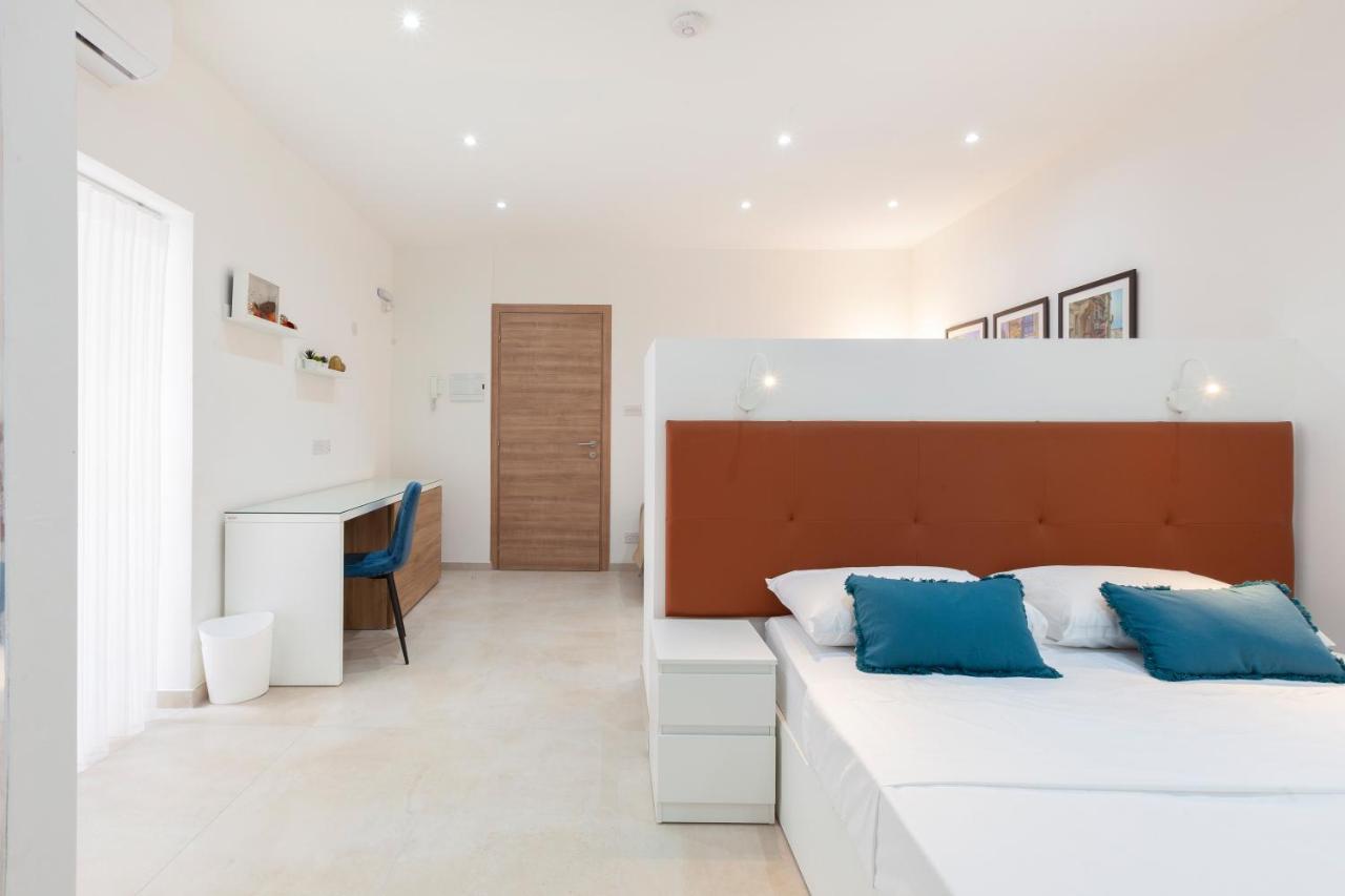 Fl56 - New 3Storey House - Private Entrance & Roof Φλοριάνα Εξωτερικό φωτογραφία